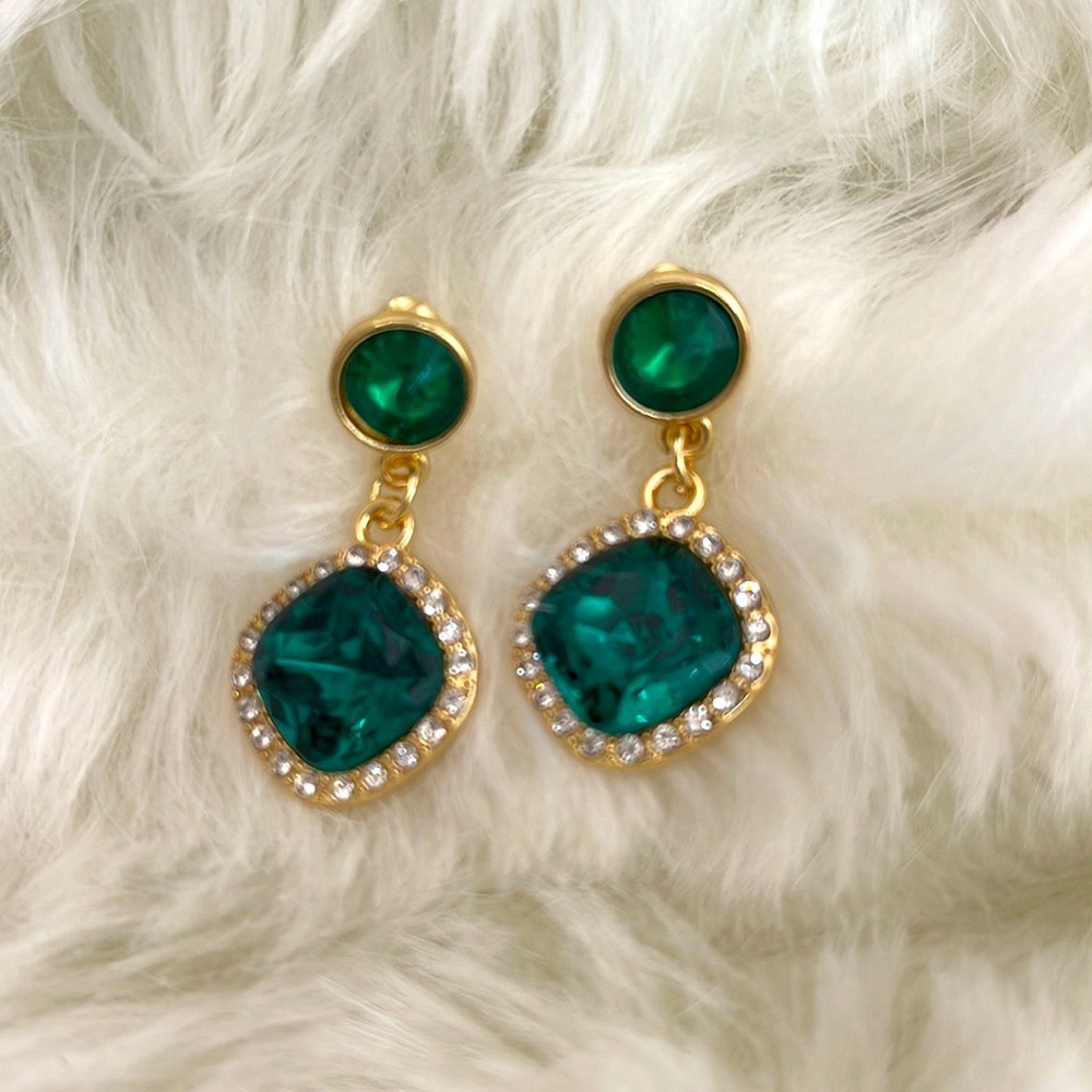 NEW Emerald green stud earrings rhinestone